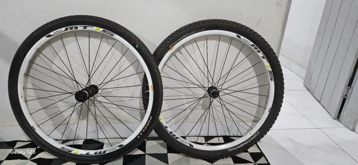 Rodas MTB Shimano MT15 com Pneus pirelli e continental