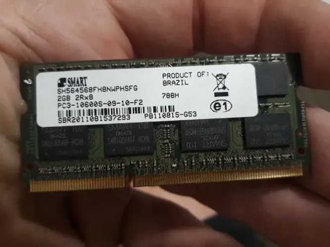 memórias RAM 2 pentes de memória de 2GB cada um