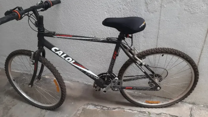 Bicicleta Caloi Alloy Tech 26 21v Adulto V-brakes Preta (Usado)
