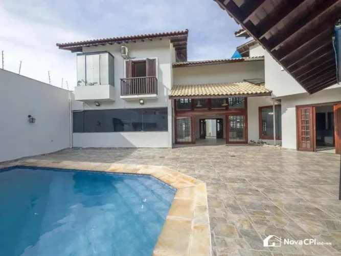 Casa à Venda  5 Suítes com Piscina e Sauna, Praia Grande