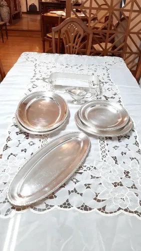 Conjunto de baixelas espessuradas a prata; Wolff. 