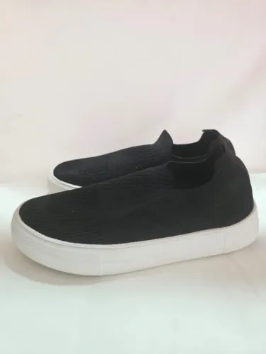 Tênis Esportivo Slip-On Preto com Solado Branco