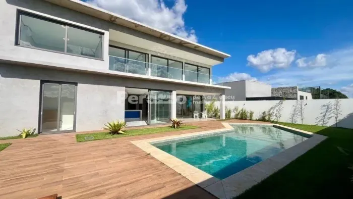 Maravilhosa Casa Alto Padrão Localizada no Alphaville I por R$16.000,00. TAXA DE CONDOMÍNI