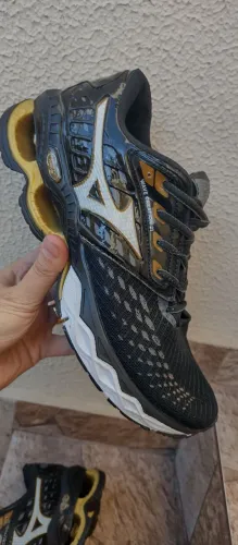 Tênis novo tamanho 40 valor 120 no dinheiro