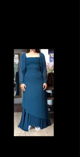 Vende-se vestido de festa e casaquinho bordado a mão 