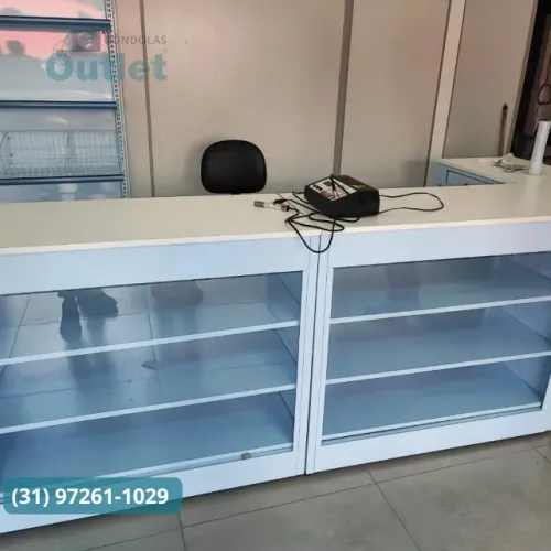 Balcão vitrine para exposição em comércios