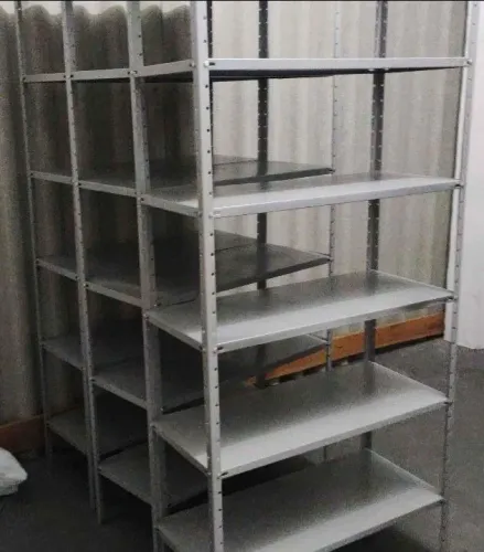 Estantes de alumínio