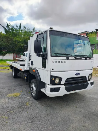 Guincho plataforma Ford cargo 816 ano 2017 