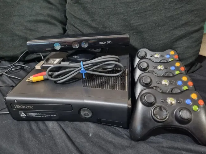 Xbox 360 - 500gb + Kinect + 4 controles + jogos