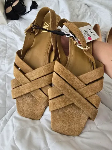 Sandália ZARA NOVA! COURO LEGÍTIMO 