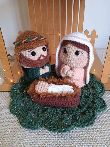 Sagrada família em amigurumi crochê 