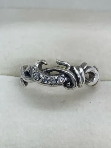 Anel de prata com detalhes em zircônia tamanho 17