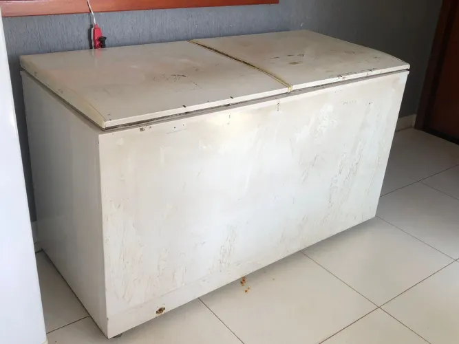 Vende se freezer duas portas 