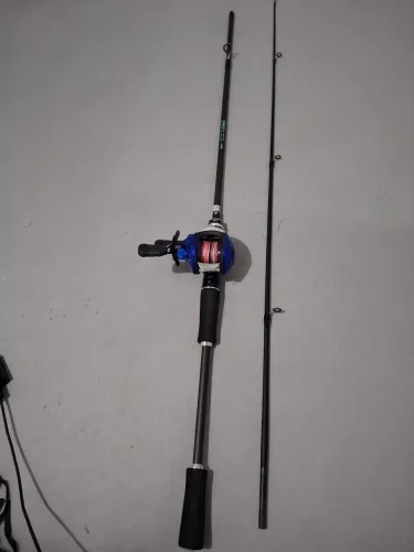 Vara de pesca com molinete 