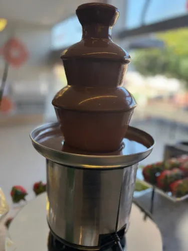 Locação Cascata de Chocolate Torre fonte para festas e eventos