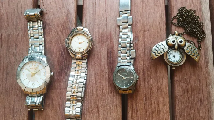 Conjunto de 5 relógios com DEFEITO ***
