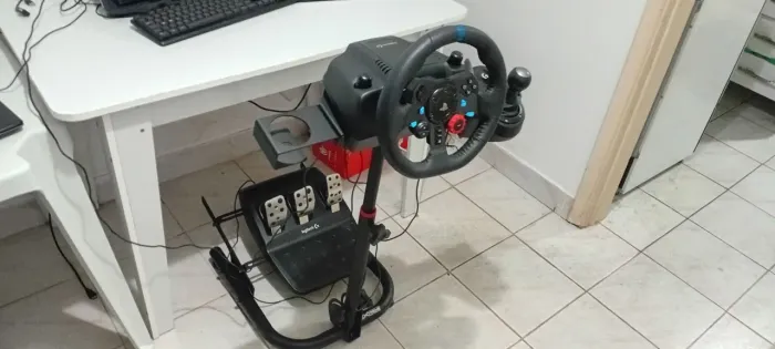 Volante Logitech G29 + cambio e pedais + suporte (Perfeito estado)