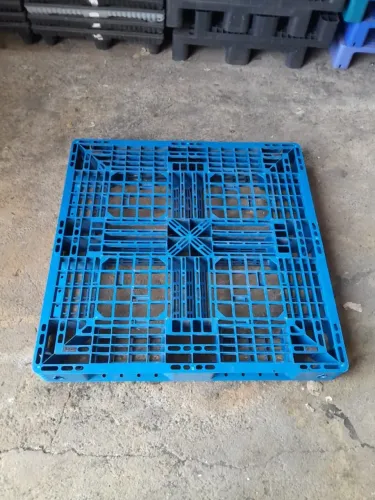 Pallet de Plástico 110x110 Azul Seminovo