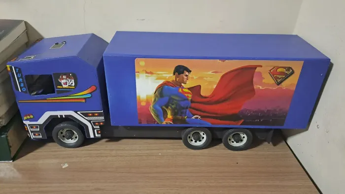 Caminhão de Brinquedo Superman