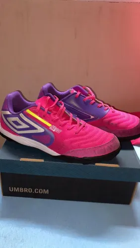 Chuteira society umbro pro5