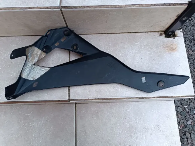 Spoiler inferior direito p kawasaki z300
