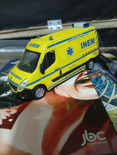 Miniatura Ambulância INEM - Serviço de Emergência de Portugal