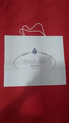 Sacola de Papel Prada desapego 