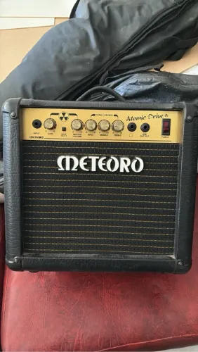 Amplificador de Guitarra Meteoro Atomic Drive