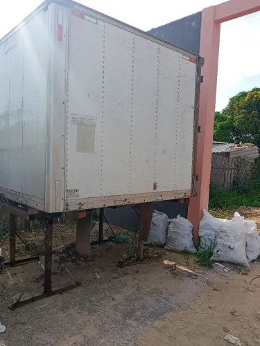 Vende se um bau da D20