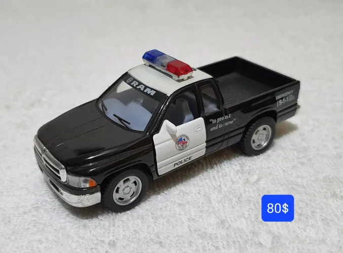 Carrinho miniatura de polícia Dodge Ram