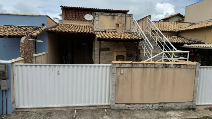 Casa no Verão Vermelho perto da praia com terraço e espaço gourmet.