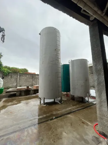 VENDO 3 SILOS COM ESCADA 