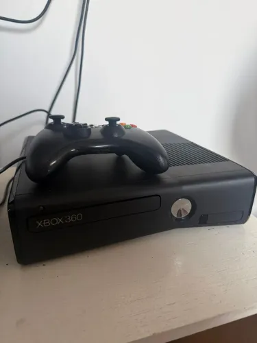 Xbox 360 Slim Desbloqueado 300gb - COMPLETO