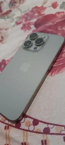 iPhone 15 pro pra retirada de peças, todas as peças originais só a placa que queimou!!