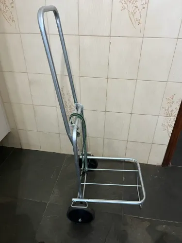 Vendo carrinho com rodas