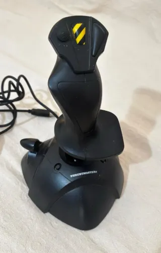 Joystick Thrustmaster USB para PC