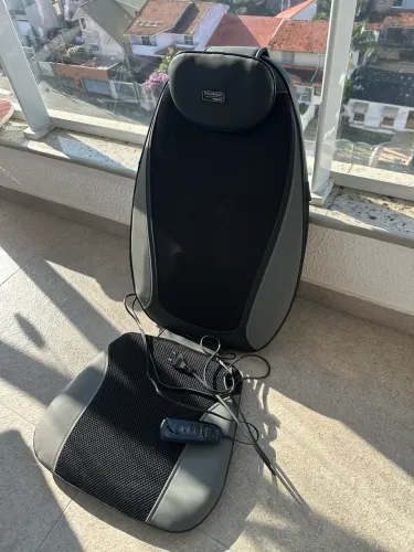Assento massageador Polishop preto, pouco usado, aquece e com controle remoto