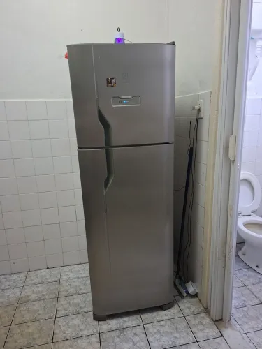 Geladeira Eletrolux 371L 220v Usada
