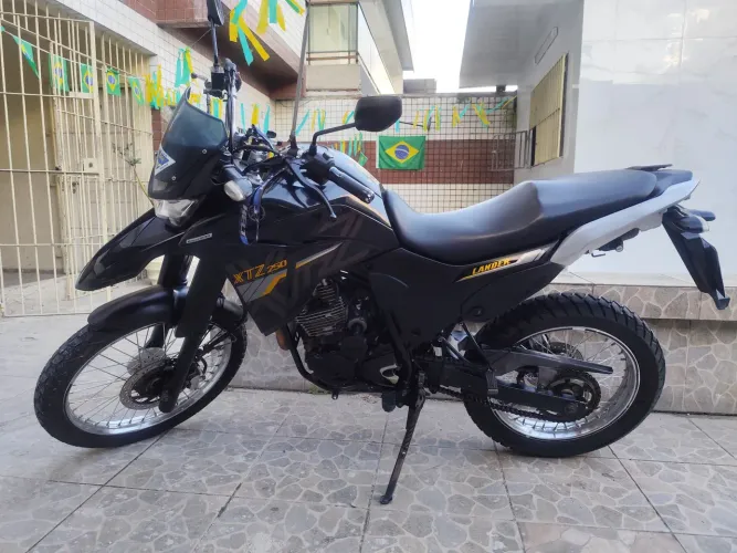 Moto semi nova 