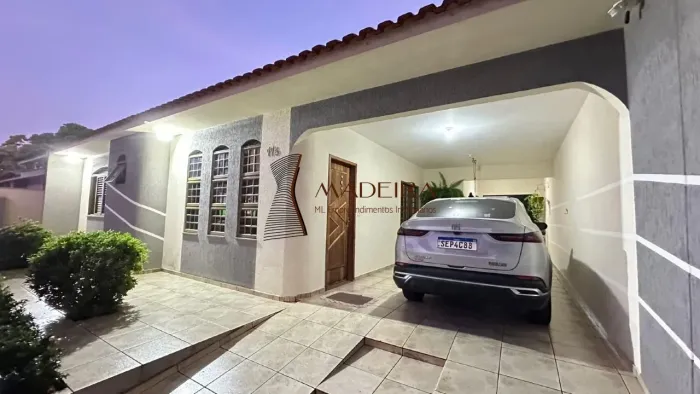 Casa à Venda em Parque Residencial Tuiuti, Maringá - PR