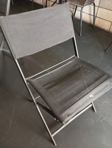 Cadeira dobrável de metal com tela de nylon