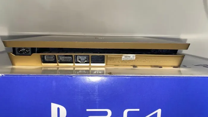 PlayStation 4 slim gold edition 1TB