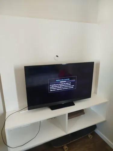 Painel mdf + nicho + TV smart