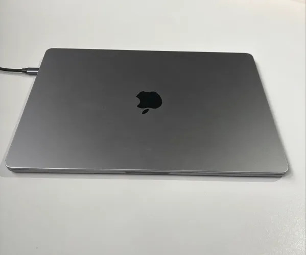 MacBook Air M2 16?