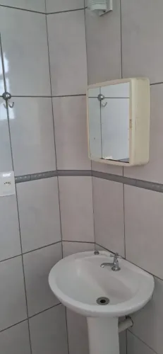 Alugo Sala Comercial, Ponte Imaroim 32 m2, Copa e Wc, Estacionamento.
