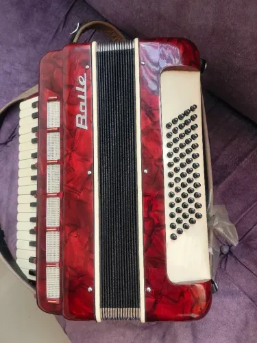 Acordeon 60 baixos marca baile