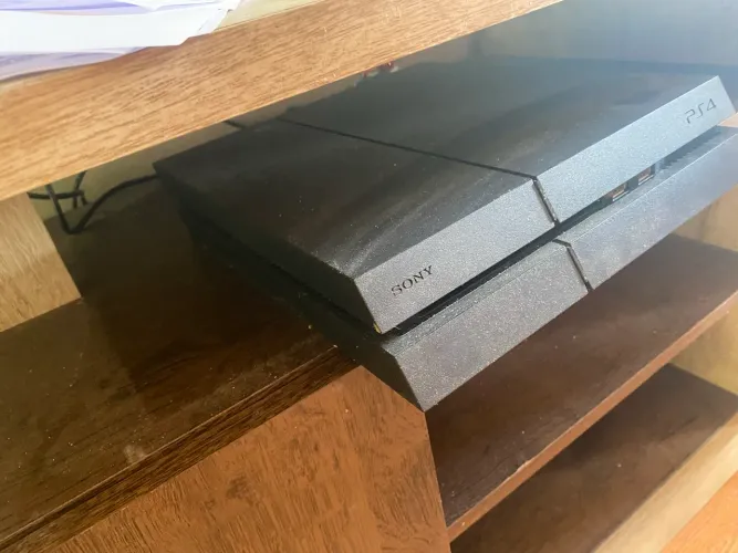 Vendo PS4 em bom estado