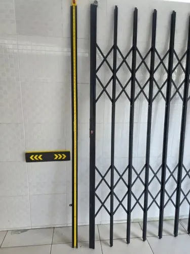 Grade pantográfica para porta 1,00 X 2,05
