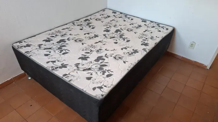 Vendo cama box usada boa