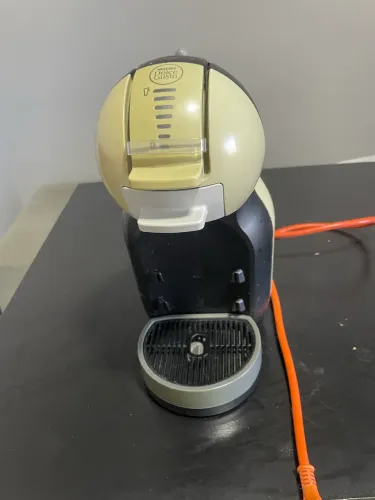 Cafeteira dolce gusto + porta cápsula